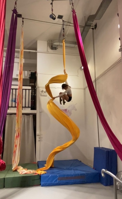 Aerial silks act