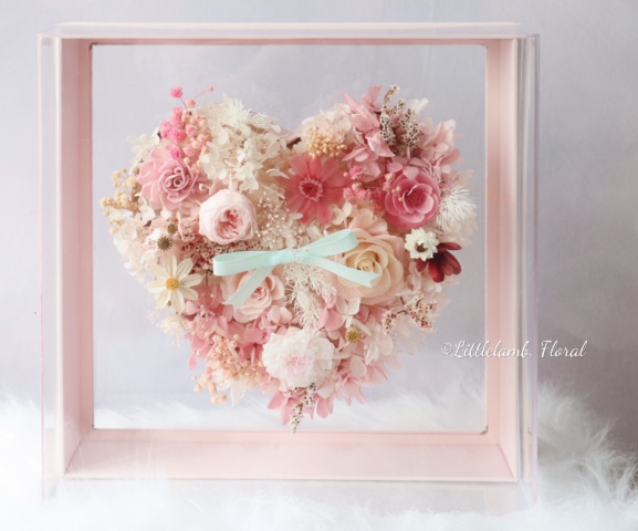 花禮/花品系列:
保鮮花心型透明大花盒(30cm) -- 粉紅色系