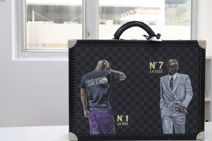 提供訂製畫畫服務，可畫在手提箱上