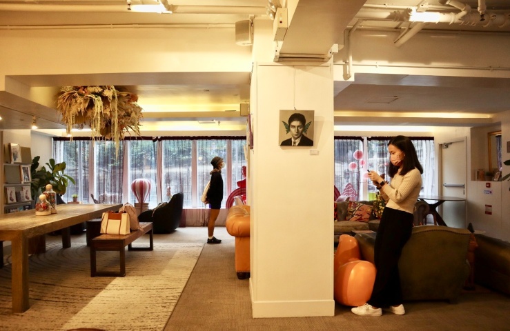 2022年於迷你中環酒店舉辦個人畫展