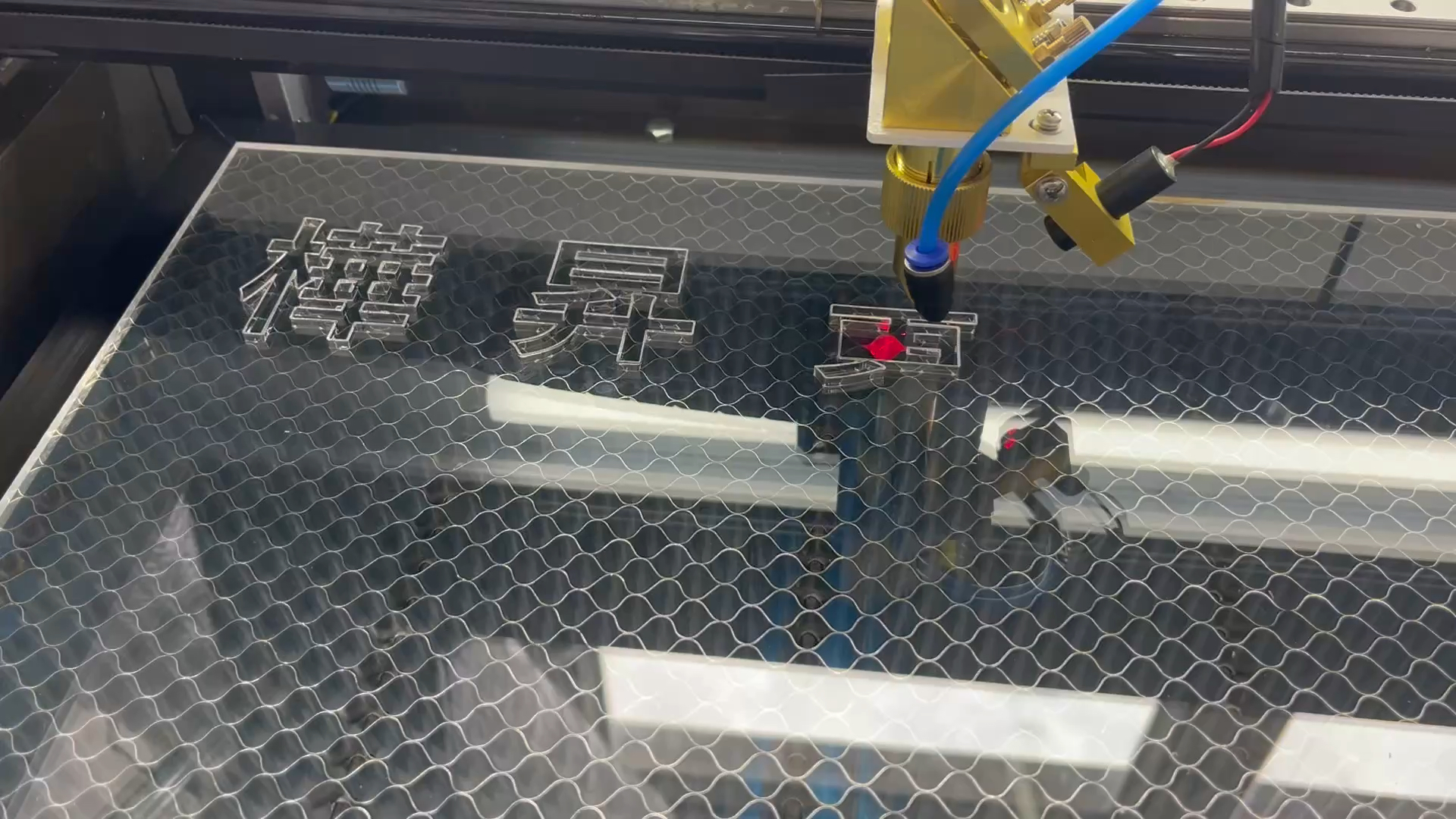 先進雷射切割技術

