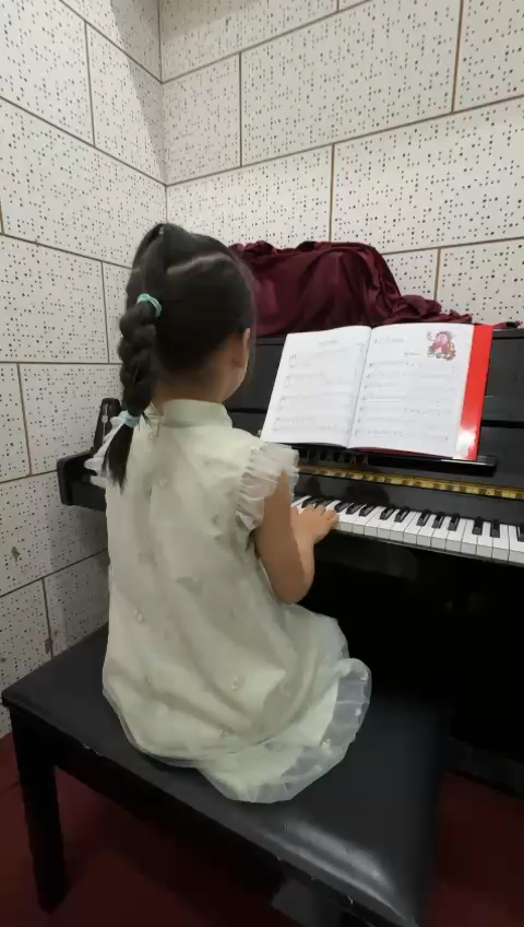這位5歲同學才學了3個月就開始自己閱譜及數拍子！