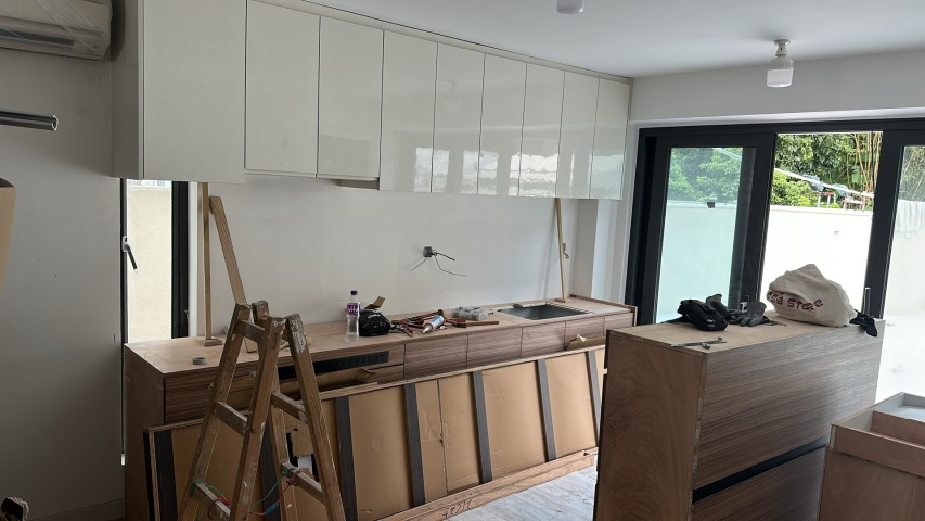 專業門櫃安裝，櫥櫃傢俬，房間間隔，天花，門鎖安裝維修，安裝抽油煙機，基本電掣燈飾，等家具都是範疇內