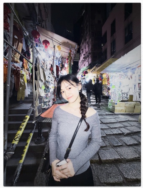 本人香港恒生大學 yr3 學生，主力教授中英文（擅於提升語感，文法）及全科

相對耐心；鼓勵式教育